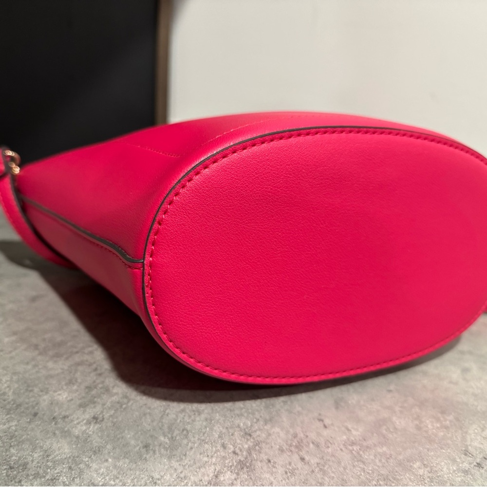 Nanette Lepore Pink Bucket Tote Handbag Vegan Leather-Retail $98! Pre-Owned!! - Picture 5 of 12